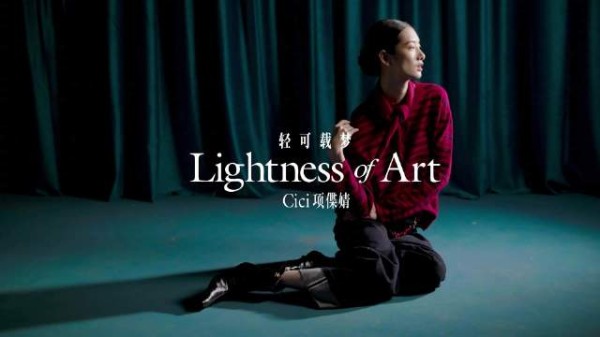 项偞婧登红秀封面,诠释超模与艺术搭桥人双重身份