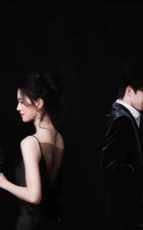 敖瑞鹏沈羽洁夫妇同框尽显豪门气质