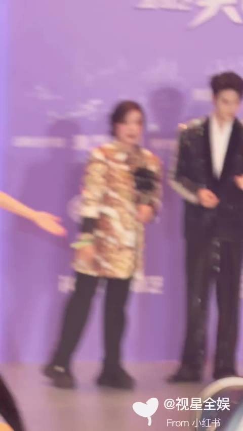 刘晓庆柯淳尖叫之夜红毯，我们庆奶特别开心甩小手