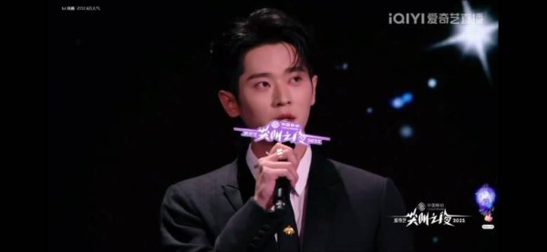 丞磊粤语祝福惊艳尖叫之夜,慵懒声线引热议