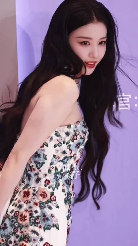 王楚然这个回眸绝了