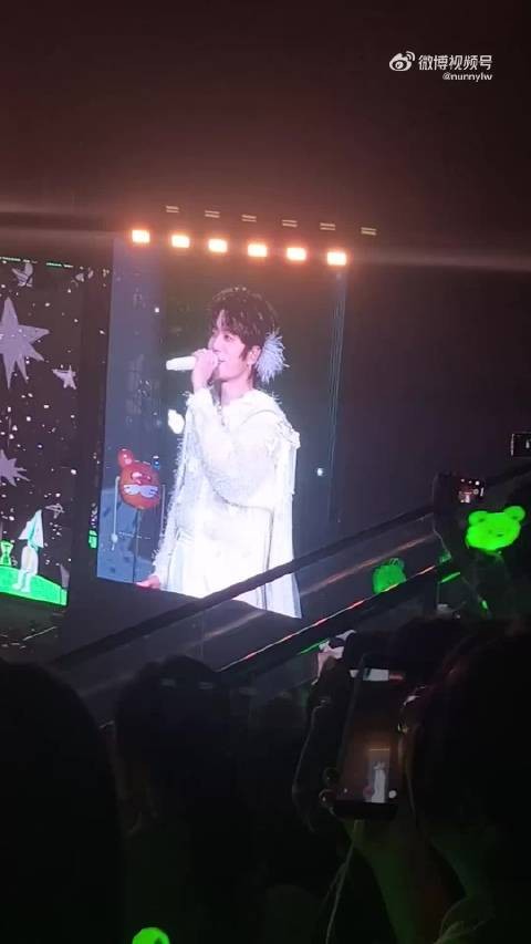 陆虎演唱会众星云集,尼格买提等数十位艺人现身助阵