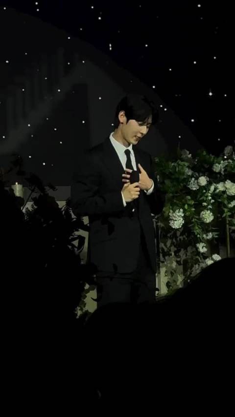 黄旼炫治愈时刻 251207 偶遇 相关视频一则 A Thousand Years♀️ ins