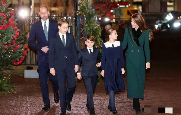 太美!威廉一家现身音乐会如同行走的衣服架子,夏洛特美出新高度