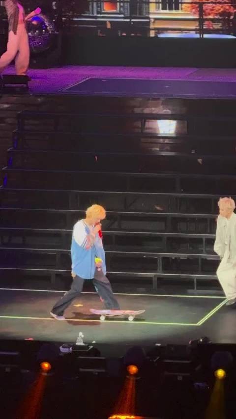 鹿晗:刚刚那段全部删掉好不好~ 对不起哥,删不了一点