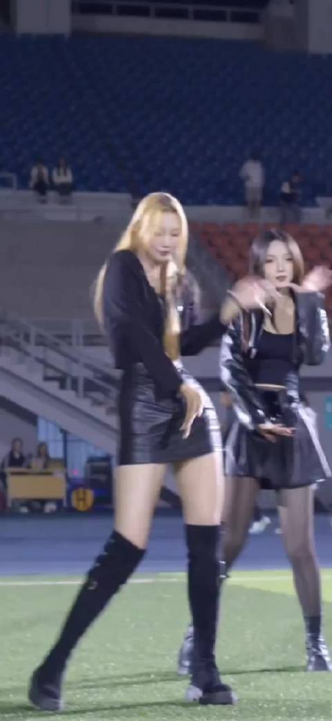 东北的大学生小姐姐身材真高挑,这一眼望去全是腿了