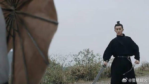 幕后真兄现身，只用一把雨伞，竟截断卢凌风的宝刀