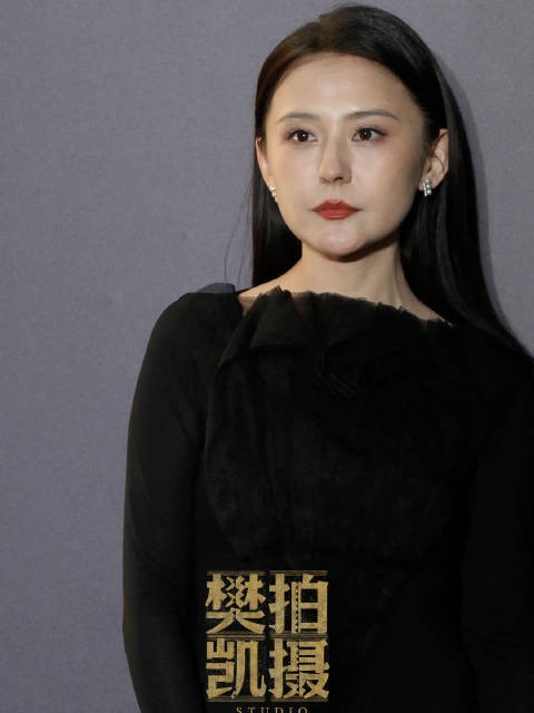 灼灼韶华让热依扎印证了:叶澜依,你的福气在后头呢!美丽正绽放的热依扎