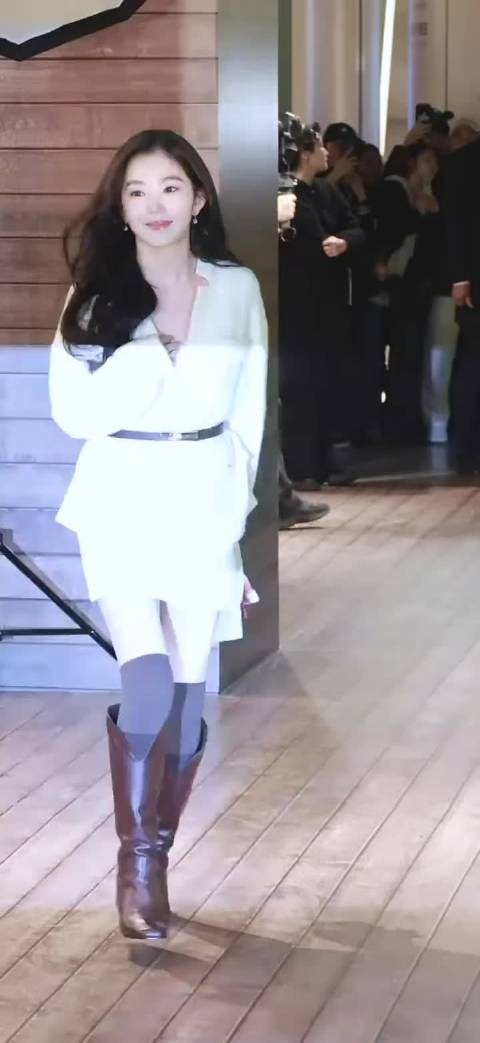 裴珠泫素颜怼脸拍展现神颜五官