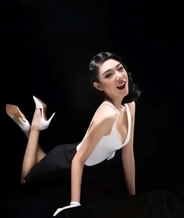 李泽楷被她迷得神魂颠倒,林丹为她不顾妻儿,她究竟有什么魅力?