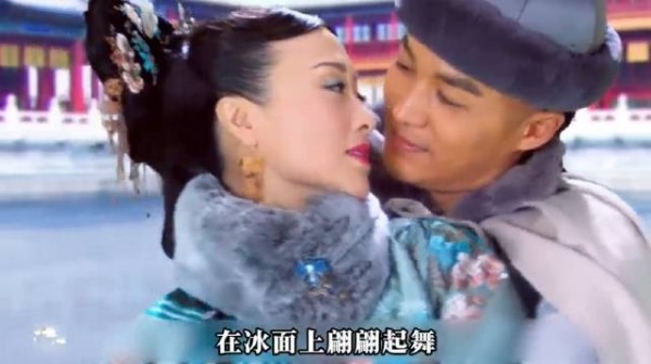 年幼的公主看到母妃和陌生男子共舞,竟邀请父皇来一起观看