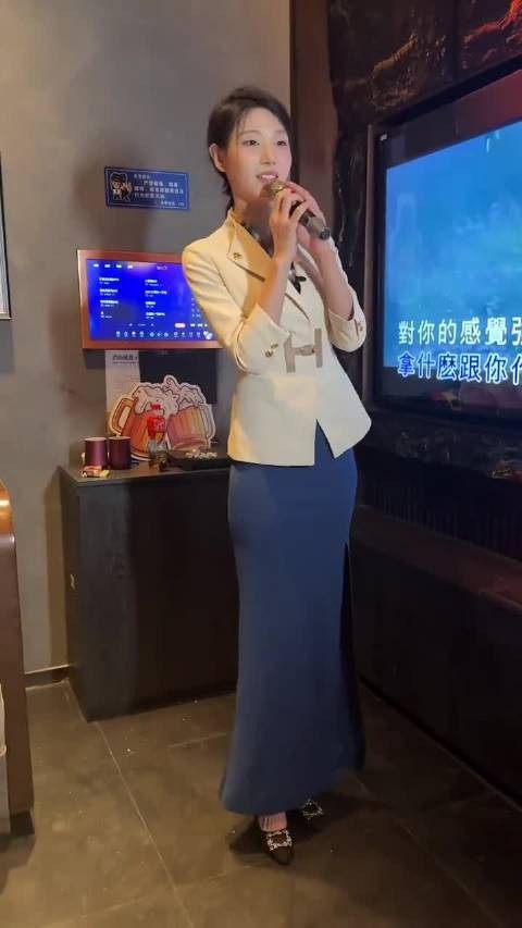 现在终于明白男的去KTV为什么要找个陪唱的了