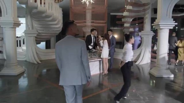 三十而已：柜姐以为富豪一时上头，看到富豪特意找来，心脏砰砰跳