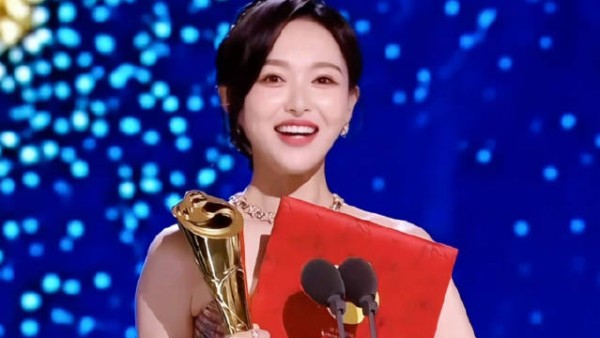 唐嫣凭繁花获金熊猫奖发表感言