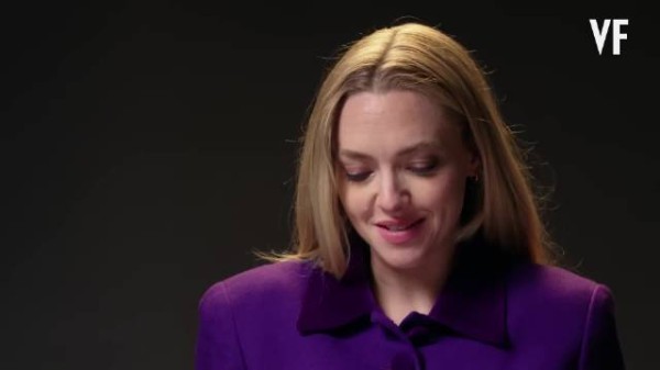 阿曼达塞弗莱德悉尼妹宣传新片测谎挑战,自曝流汗困扰与咖啡口气