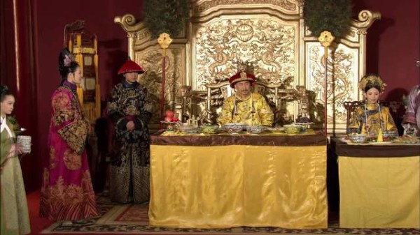 甄嬛传皇后寿宴挥毫写寿字显母仪风范