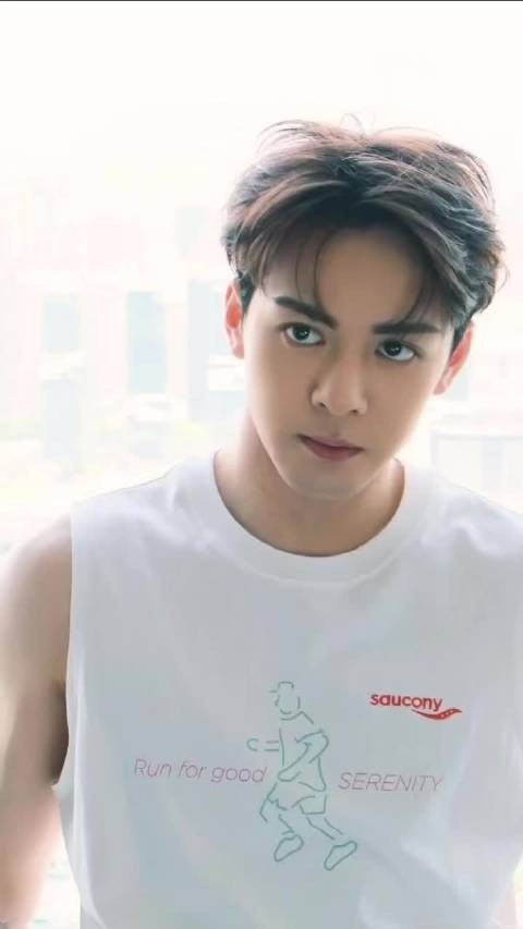 曾舜晞身材比例完美引关注