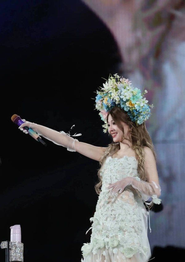 张韶涵与歌迷互动,可爱又迷人!