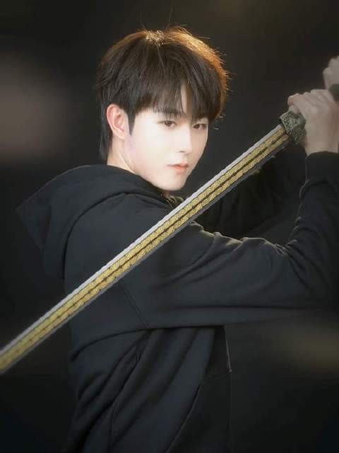 舞剑看起来很难,其实一点都不简单