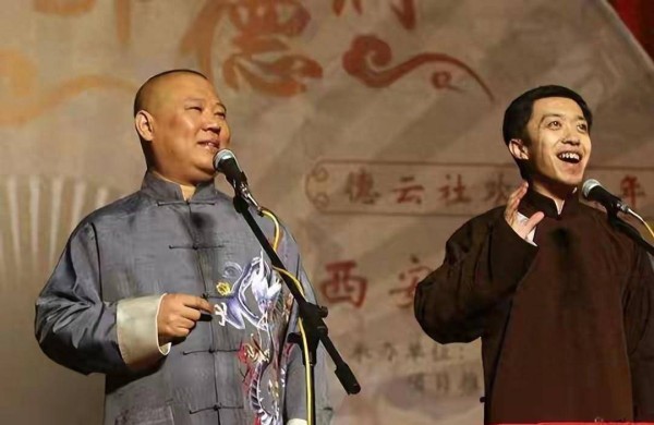 2006年，李菁拜师胜杰为师，常宝华称赞李菁，是学者型的相声演员