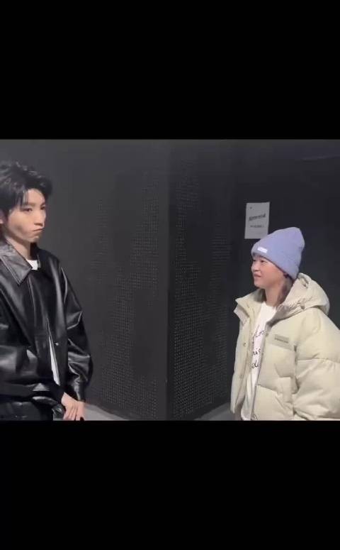 抓住这只托马斯 把你们手里珍贵的选票玩命儿砸向他吧