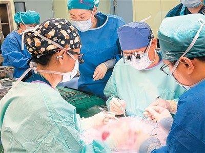 五百万全球目光见证“珠峰级”术式