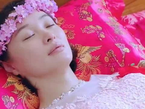 心爱的女人成为植物人,没想到婆家人竟然这样做,超感动