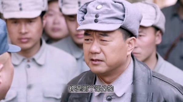 小卡拉居然把彭总当成土包子,下一秒直接拉下去毙了