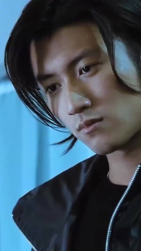 不得不说,图一真很像谢霆锋