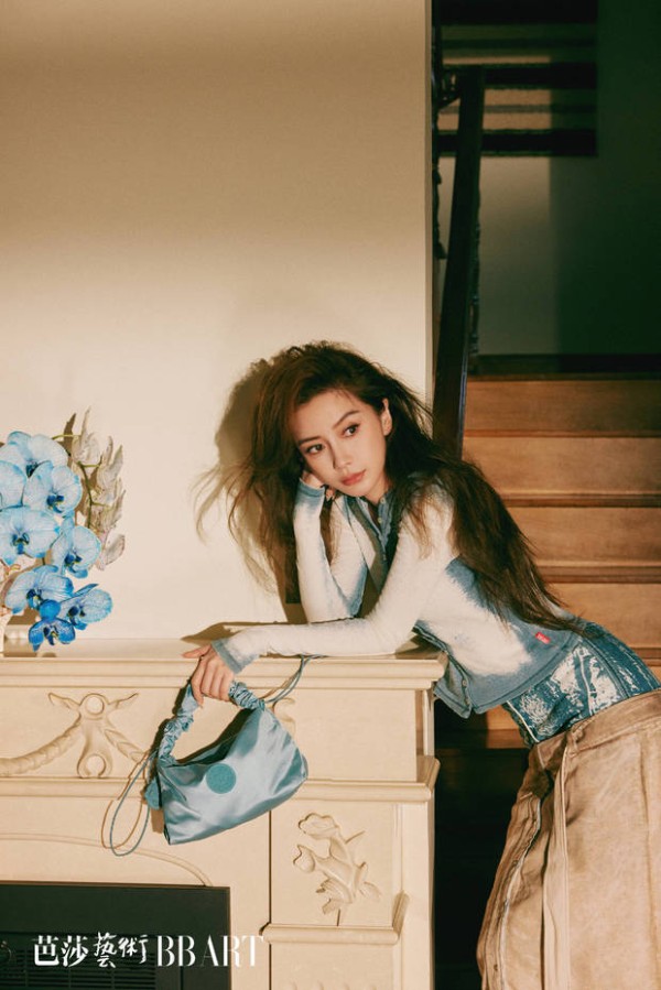 杨颖若有所思。