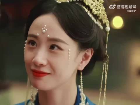 这姐都扭成这样了,步摇还是稳得一批,该说不说这姐演疯批是真带劲