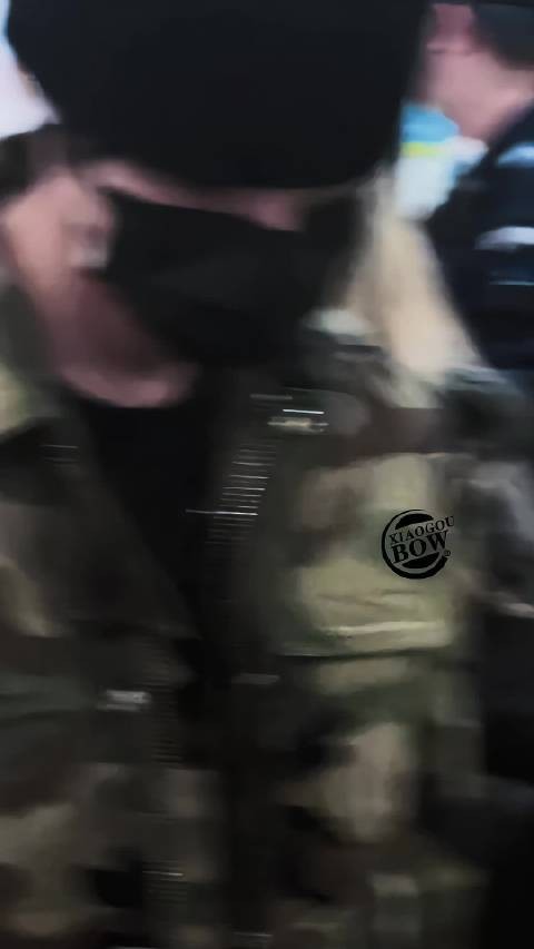 都给我爸爸跪下