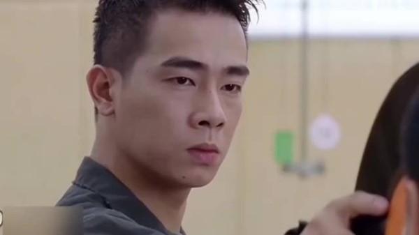 这个女人的出现,他再也没有大吼大叫,只有宠溺的无奈!