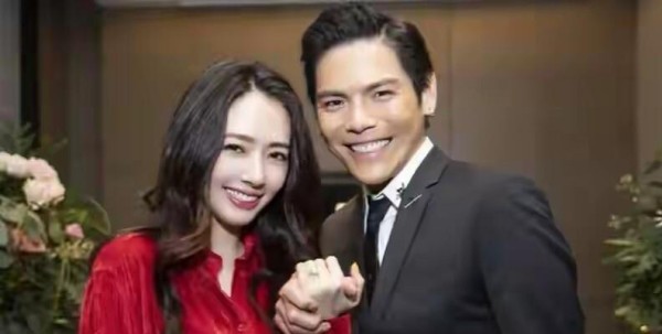 向华强77岁生日宴,郭碧婷亲手挑蛋糕,5岁女儿成最受宠小宝贝