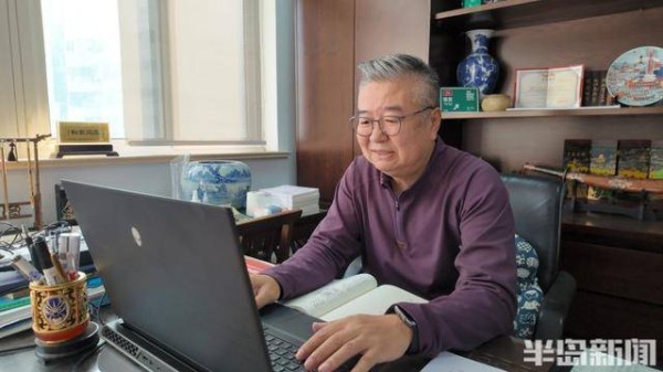 青岛故事|他让“青岛话”登上亚马逊!陈正清十年心血写出方言专著,向世界传播青岛声音