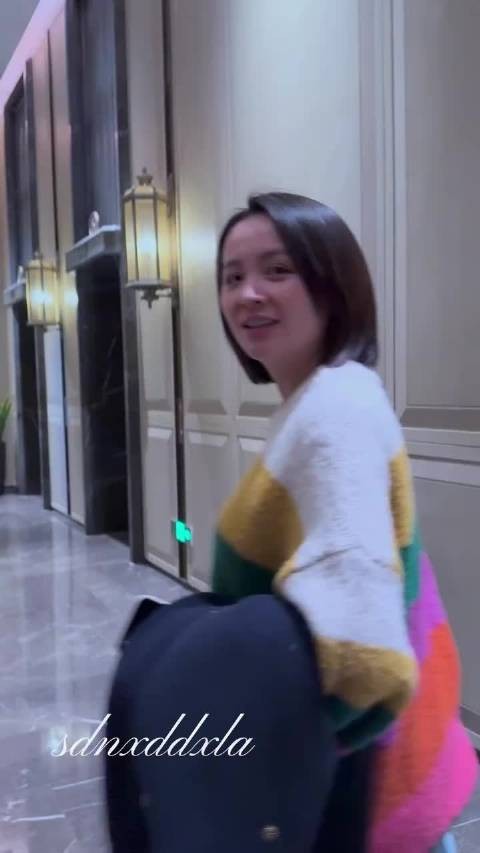 邓莎现身再见爱人庆功宴 据说是特意去探班李施嬅