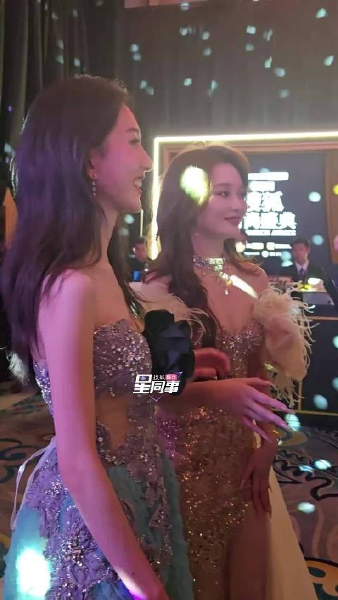 王一菲彭雅琦搜狐盛典后台牵手