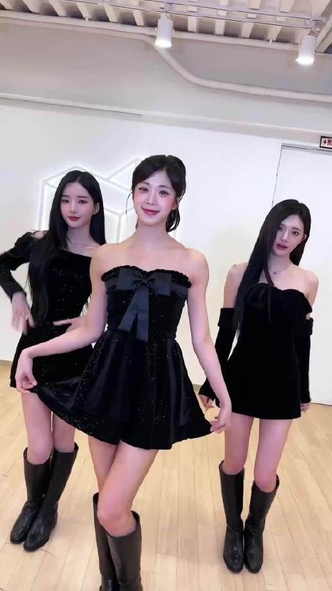 msnz #Christams_Alone 这个圣诞节一起相伴的还有圣诞少女