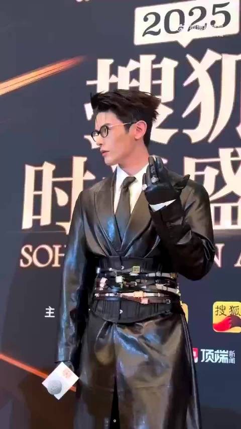 姚弛回应改名,原来是改成了妈妈的姓,姚弛改了名字以后自己更自信了!