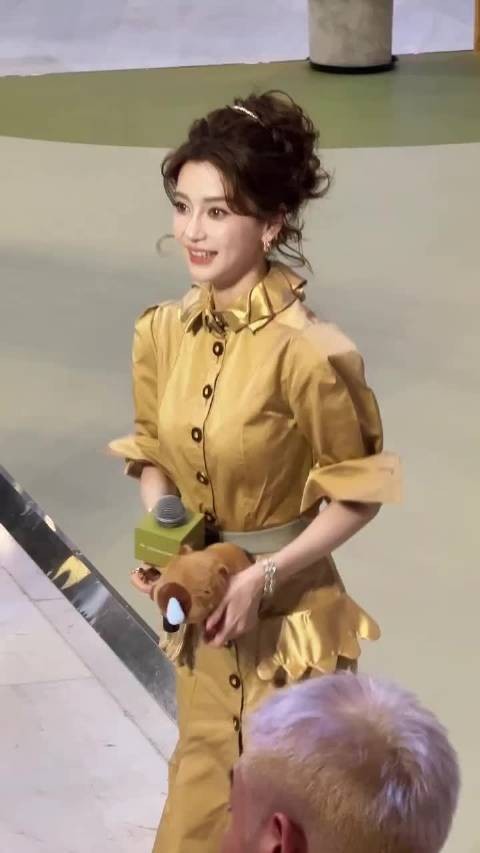 杨颖37岁状态佳无戏拍仍代言直播热度高