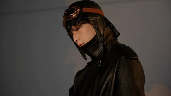 张艺兴登时装男士十二月刊封面，工作室发文诠释探索精神