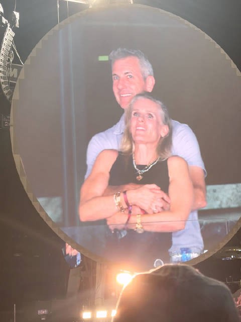 酷玩演唱会出轨门女主首度发声，坚称未与前老板发生性关系