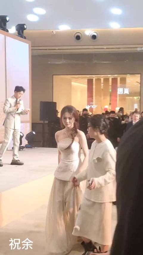 徐璐现身引粉丝激动,气质优雅获赞