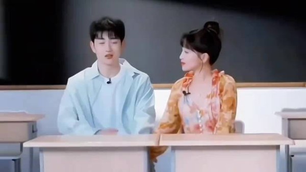 孙丞潇冰岛求婚金莎，小19岁男友深情告白