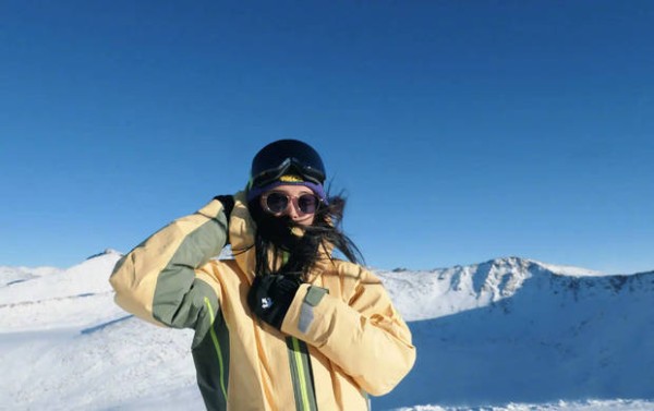 李冰冰穿搭保暖。