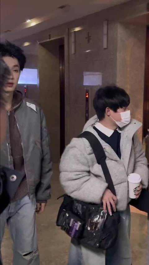 陈哲远大侦探录制上班路透~露额头的蔗园