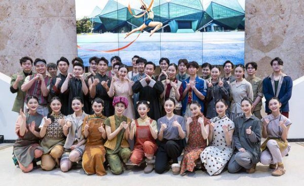 一份跨越东西方的“平安”共鸣