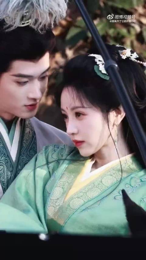 田曦薇闫桉《嫁金钗》拉上马路透曝光