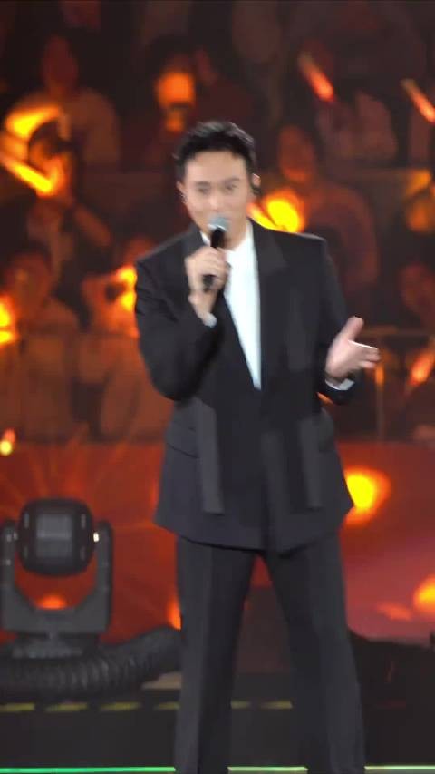 原来这么高啊,关键还是这么年轻这么帅,身材还保持的这么好