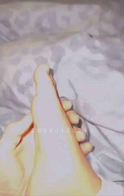 张柏芝圣诞晒母子互动,素颜状态佳温馨满溢